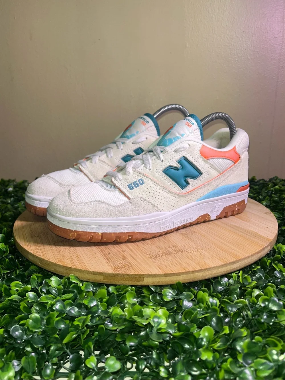 🔥 NEW BALANCE 550 “ SEA SALT VERDIGIS “ ATHLETIC SNEAKERS WMNS SZ 9 MENS SZ 7.5 - Picture 2 of 9